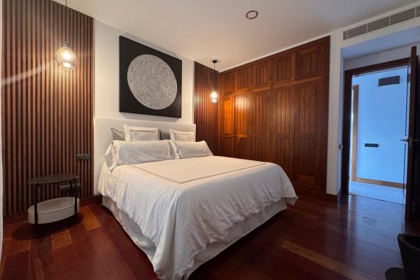 villa-dedalos-puerto-calero-master-bedroom-front-view-01